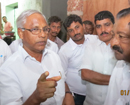 Mangaluru: MLA Lobo responds to grievances of shopkeepers at Urwa Market